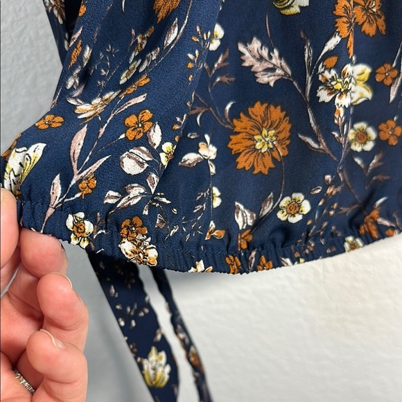 Floral Navy Women's Top L - Picture 6 of 6